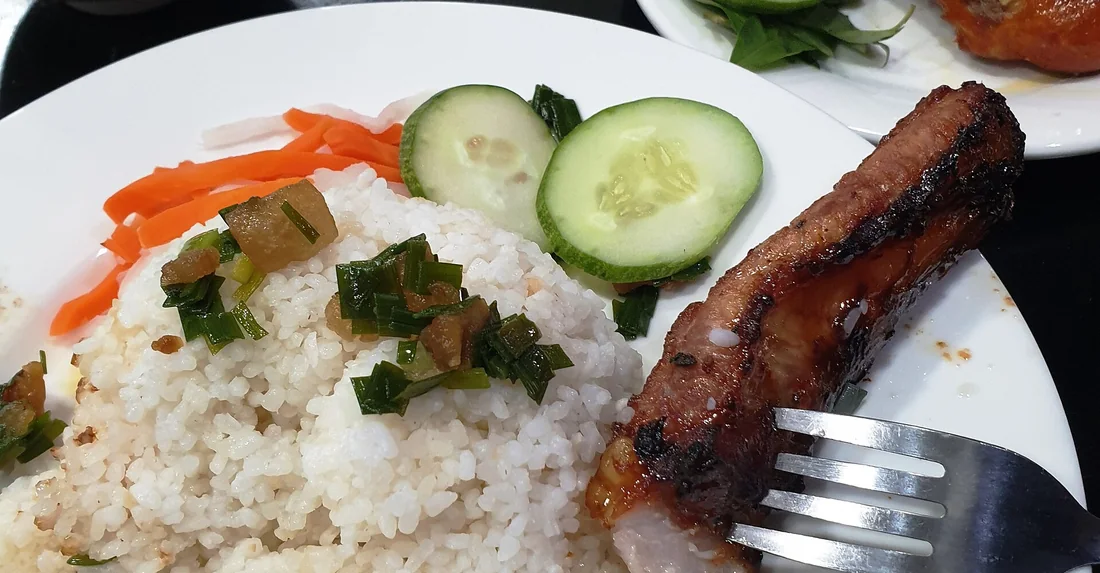 Cơm sườn nướng